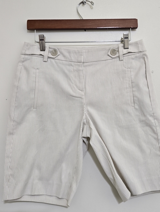 LOFT Pants - LOFT size 0 Pin‎ Stripe Bermuda Shorts Original Fit Tan White
